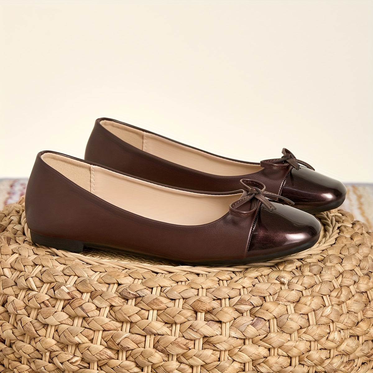 Flache Damen-Slipper mit karreeförmiger Schuhspitze