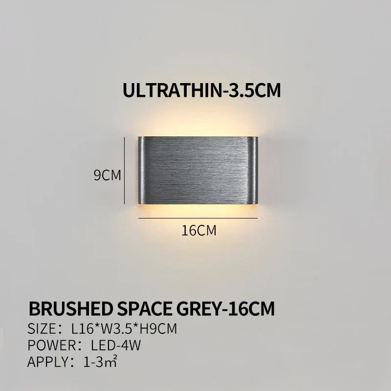 Flache LED-Wandleuchte aus Aluminium mit Acrylschirm