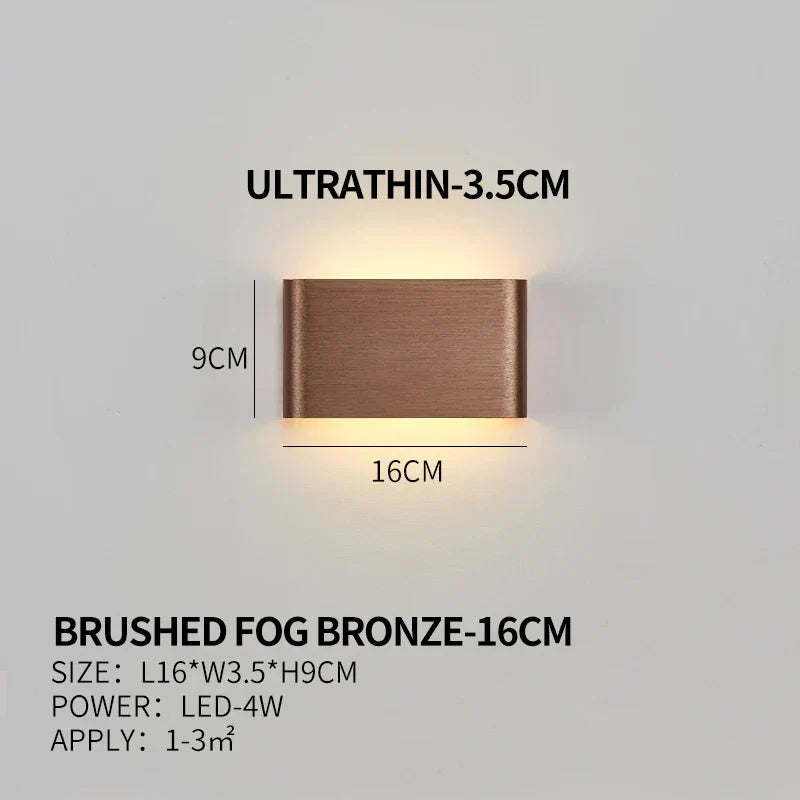 Flache LED-Wandleuchte aus Aluminium mit Acrylschirm