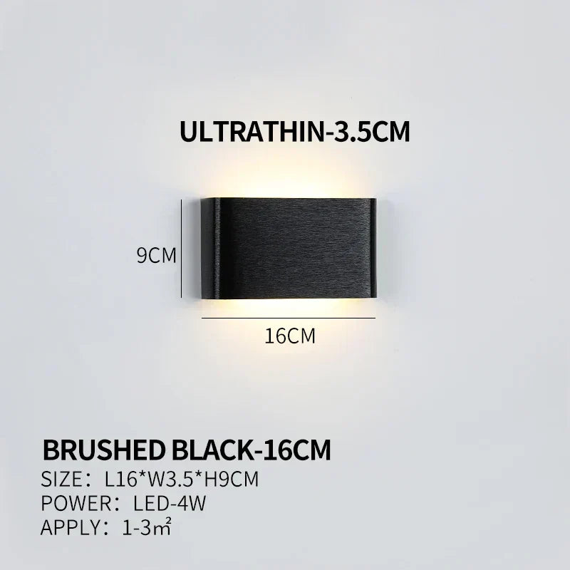 Flache LED-Wandleuchte aus Aluminium mit Acrylschirm