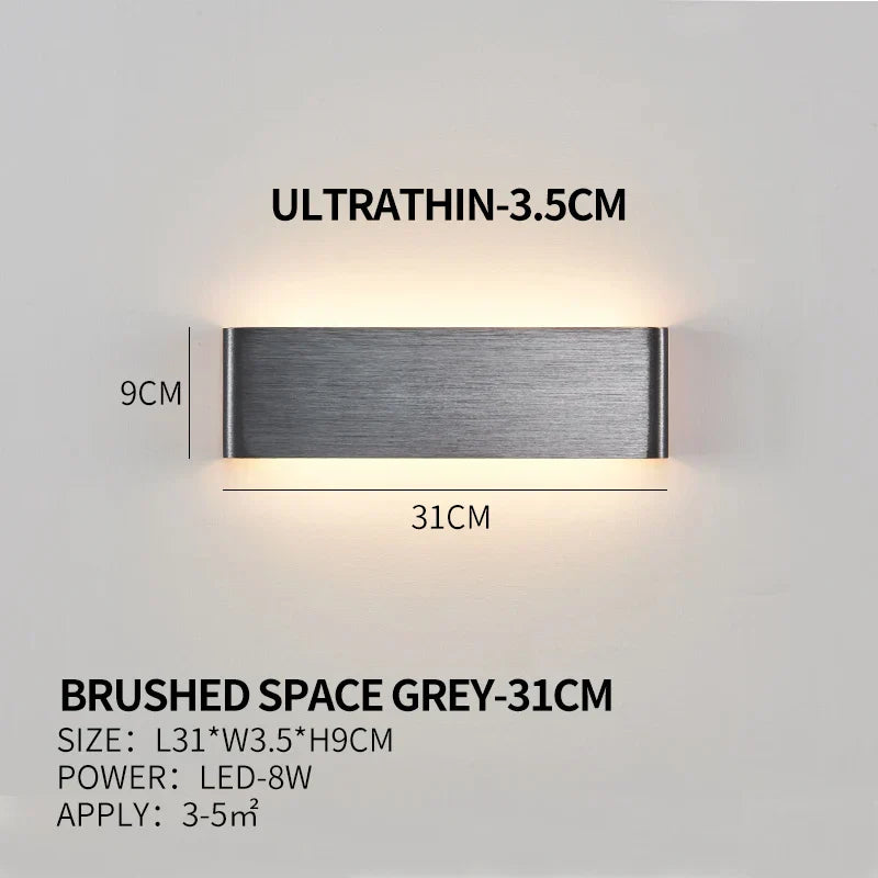 Flache LED-Wandleuchte aus Aluminium mit Acrylschirm