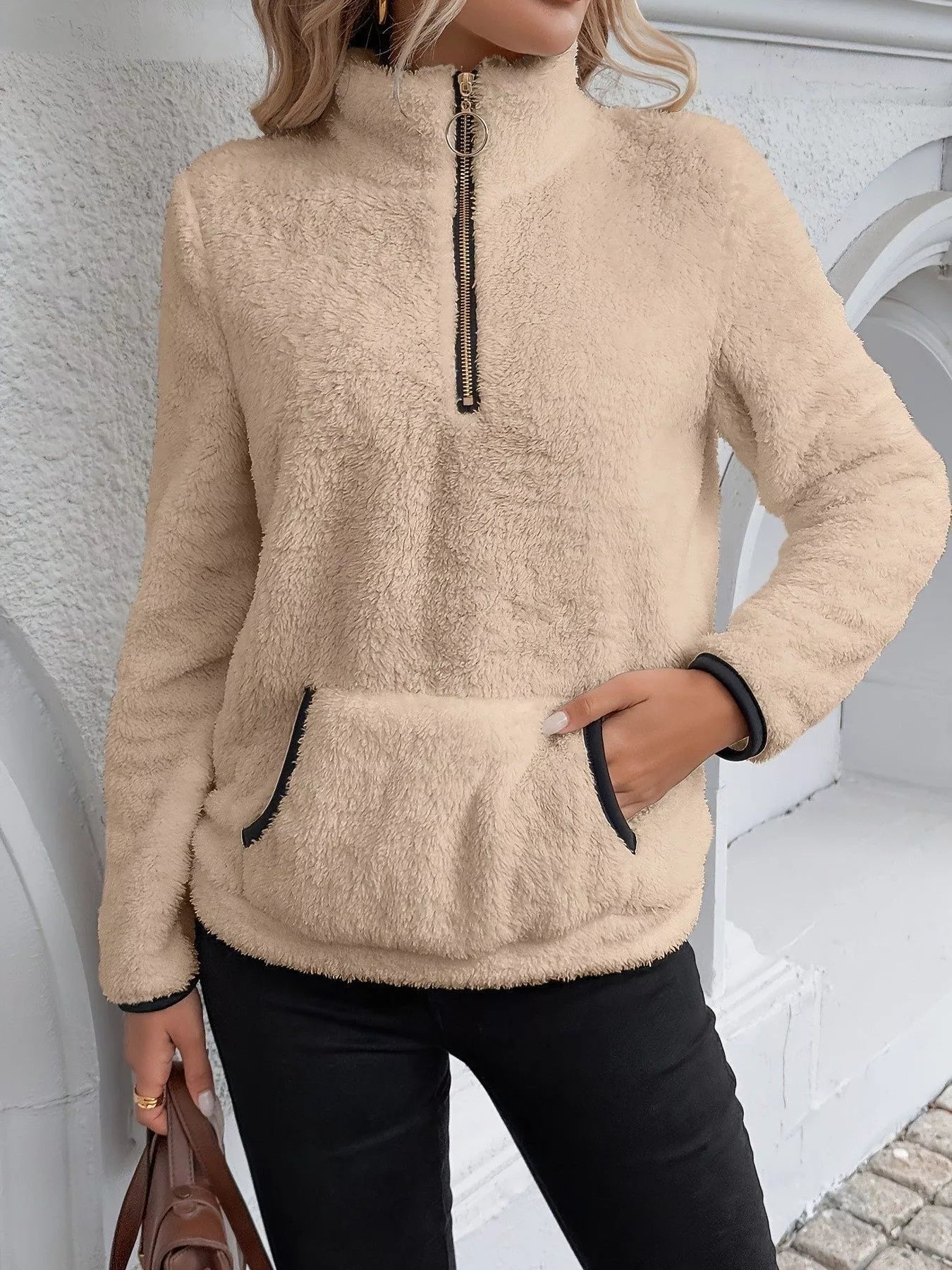Flauschiger Damen-Pullover mit halbem Reißverschluss