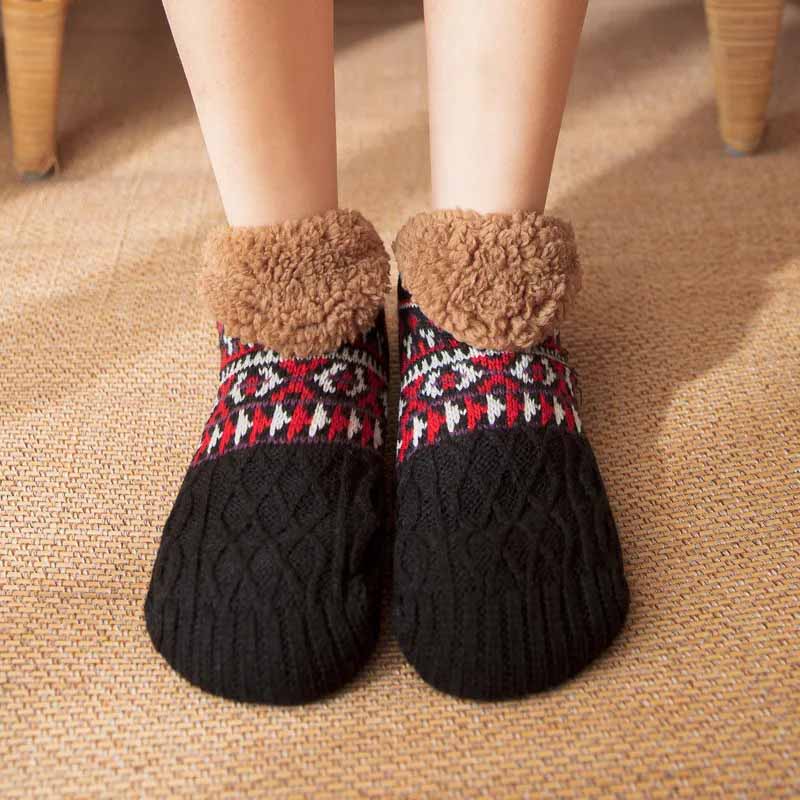 Gemütliche Anti-Rutsch-Socken für warme Füße