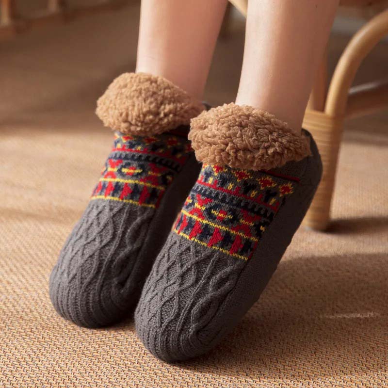 Gemütliche Anti-Rutsch-Socken für warme Füße