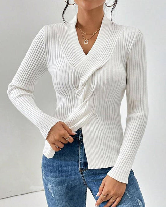 Gerippter Damen-Strickpullover mit V-Ausschnitt und Twist-Detail vorne