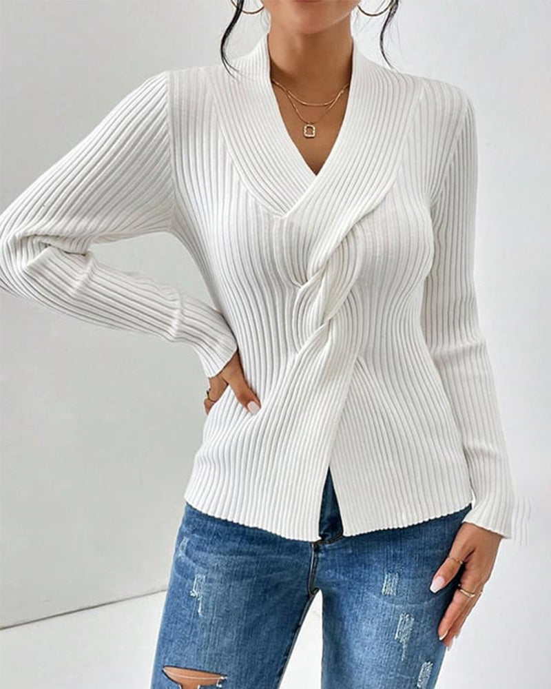 Gerippter Damen-Strickpullover mit V-Ausschnitt und Twist-Detail vorne