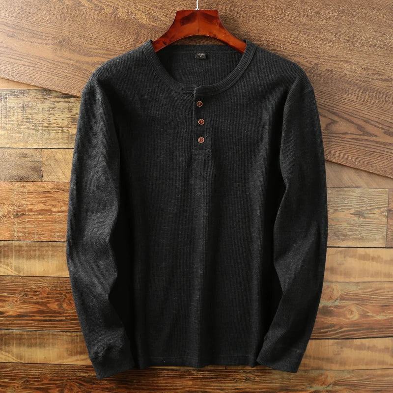 Geripptes Herren-Langarmshirt mit Henley-Ausschnitt