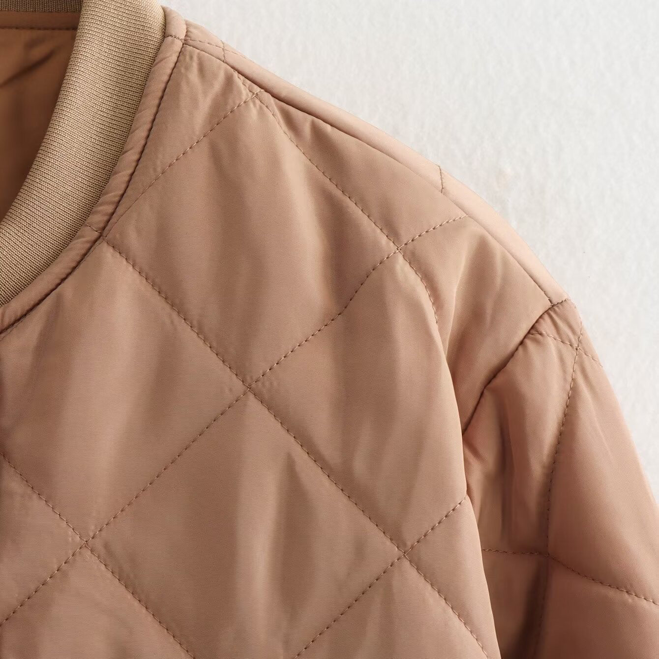 Gesteppte Damen-Bomberjacke aus Polyester | Stilvolle, kurz geschnittene Winterjacke