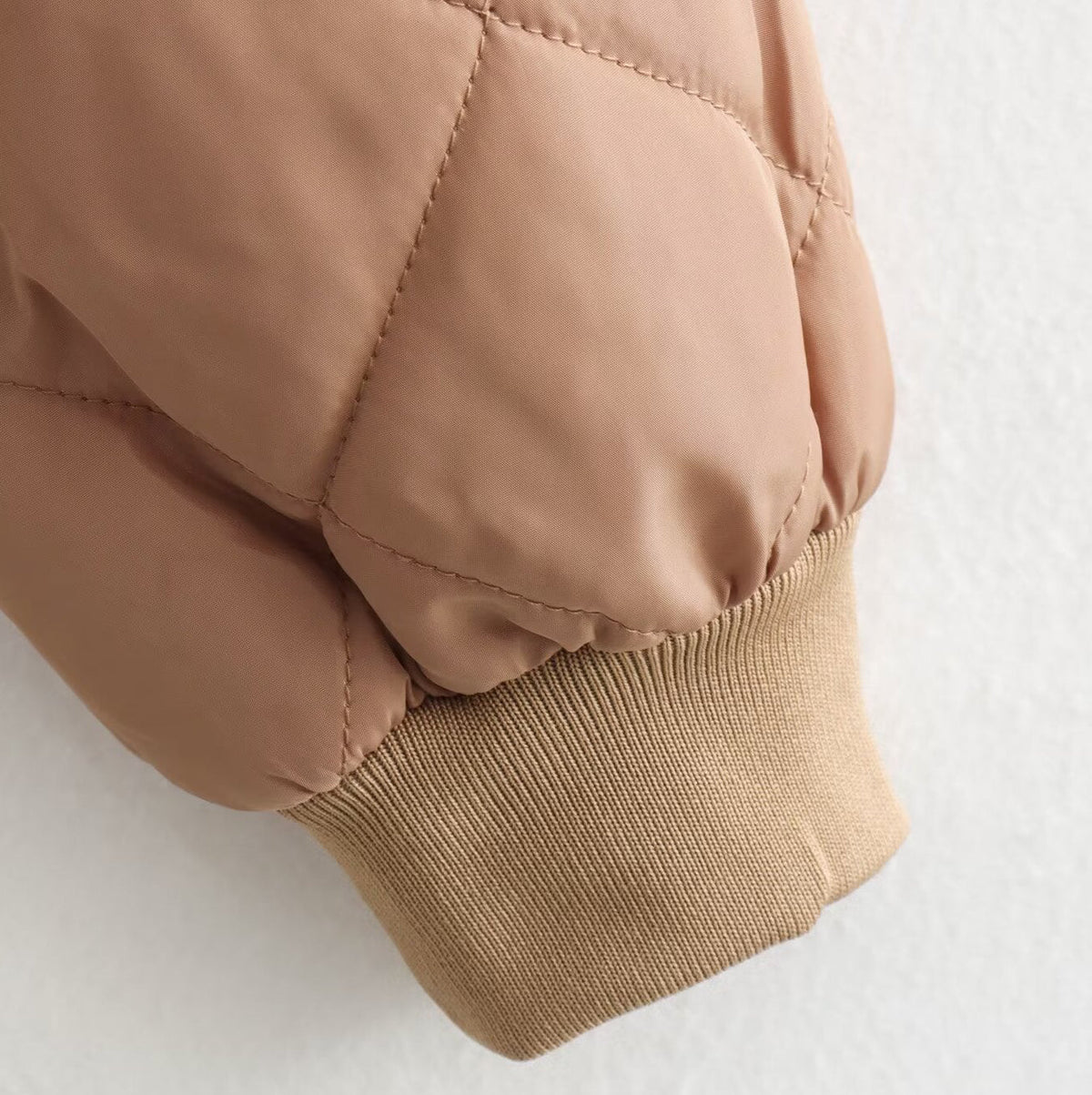 Gesteppte Damen-Bomberjacke aus Polyester | Stilvolle, kurz geschnittene Winterjacke