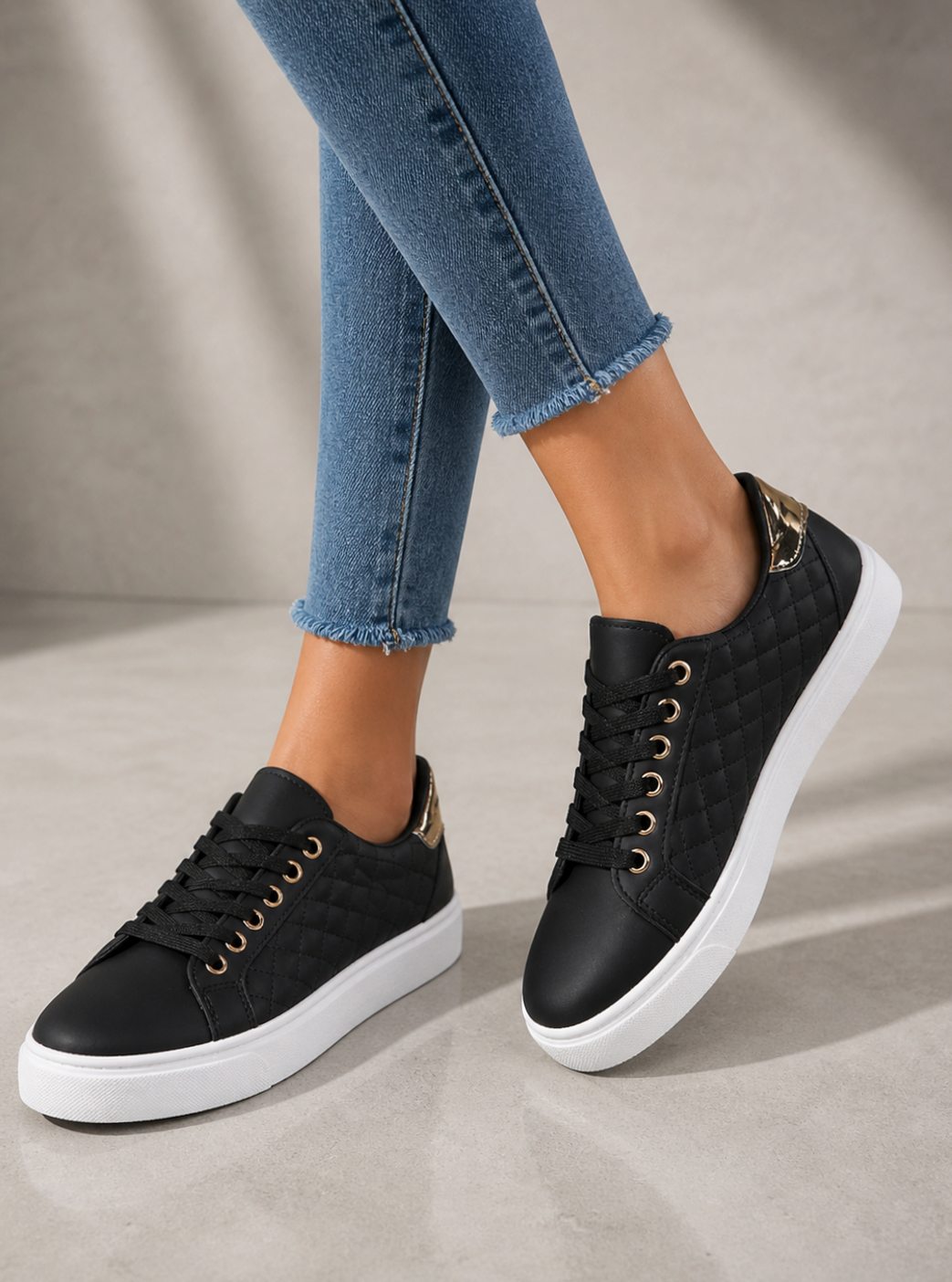 Gesteppte Damen-Plateau-Sneaker aus Kunstleder zum Schnüren