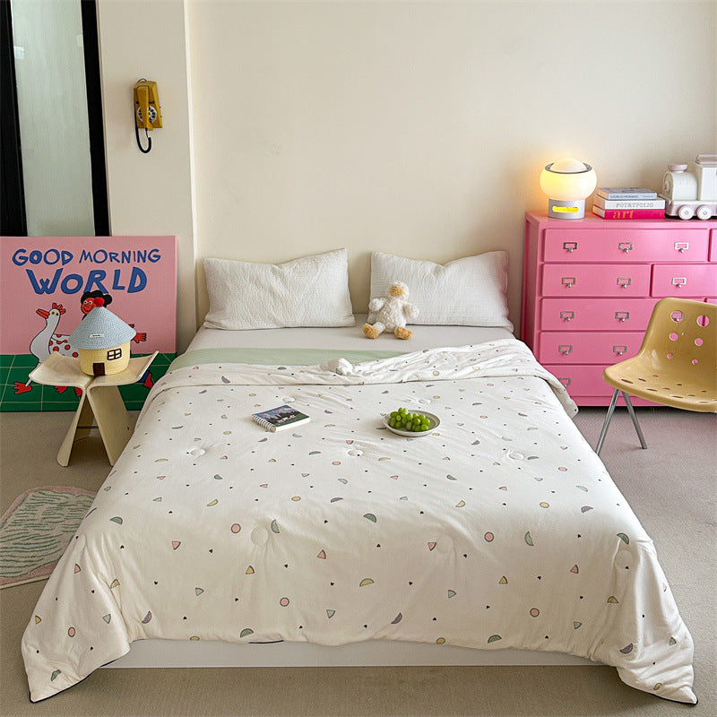 Gesteppte Kinderbettdecke mit süßem Tiermotiv und leichter Mikrofaserfüllung