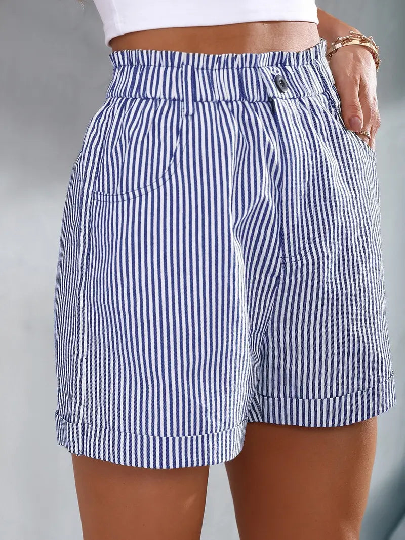 Gestreifte Shorts mit schrägen Eingriffstaschen