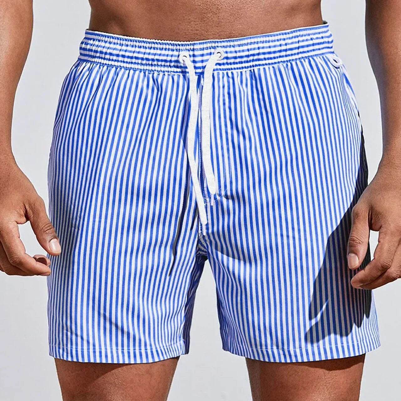 Gestreifte Sport-Badeshorts für Herren
