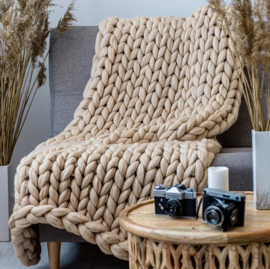 Gestrickte Decke aus Merinowolle – Wärme & Luxus