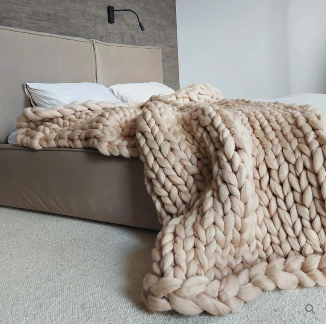 Gestrickte Decke aus Merinowolle – Wärme & Luxus