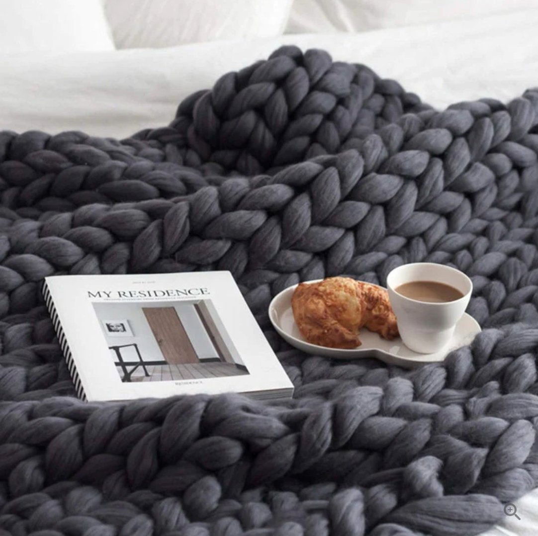 Gestrickte Decke aus Merinowolle – Wärme & Luxus