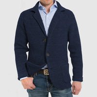 Gestrickter Herrenblazer mit zwei Knöpfen