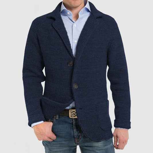Gestrickter Herrenblazer mit zwei Knöpfen