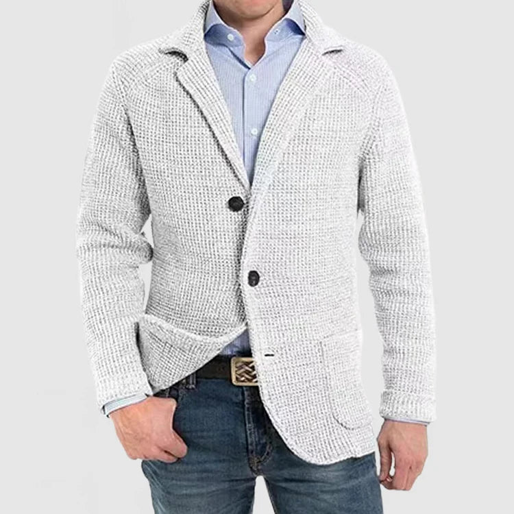 Gestrickter Herrenblazer mit zwei Knöpfen