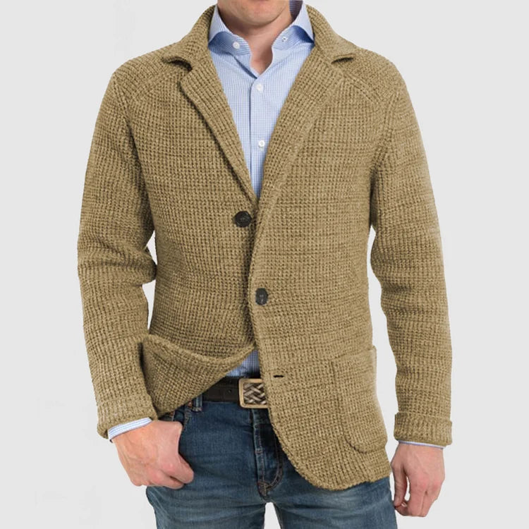 Gestrickter Herrenblazer mit zwei Knöpfen