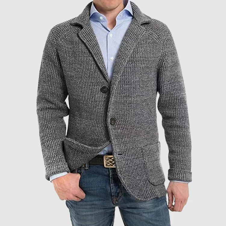 Gestrickter Herrenblazer mit zwei Knöpfen