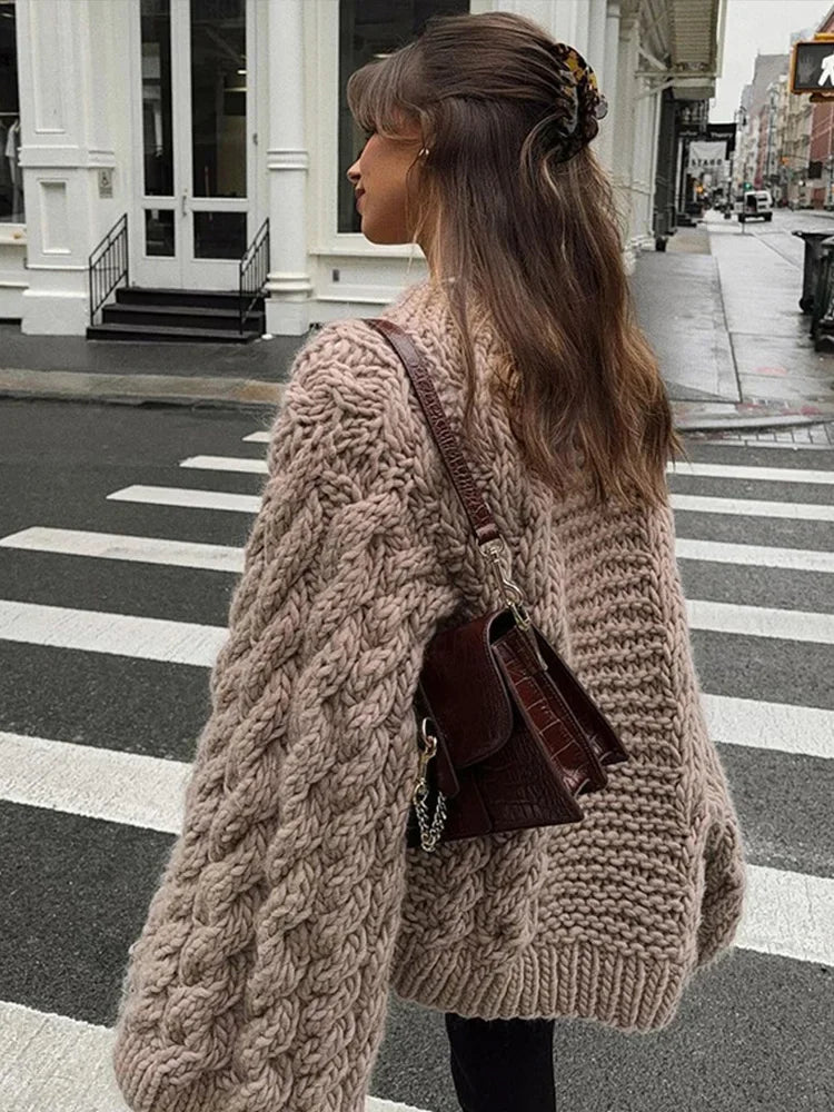 Grob gestrickter, gemütlicher Pullover