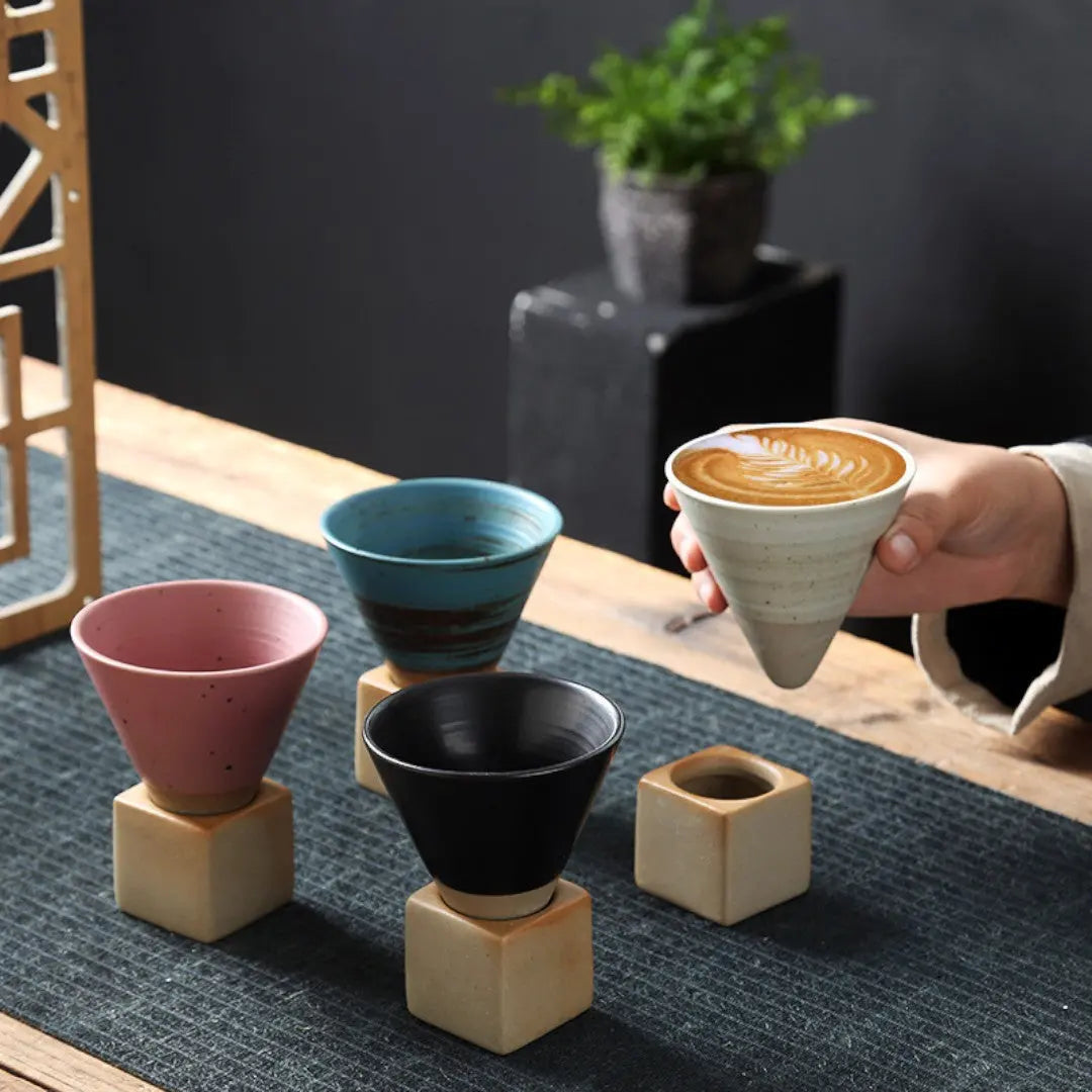 Handgefertigte kegelförmige Espressotasse