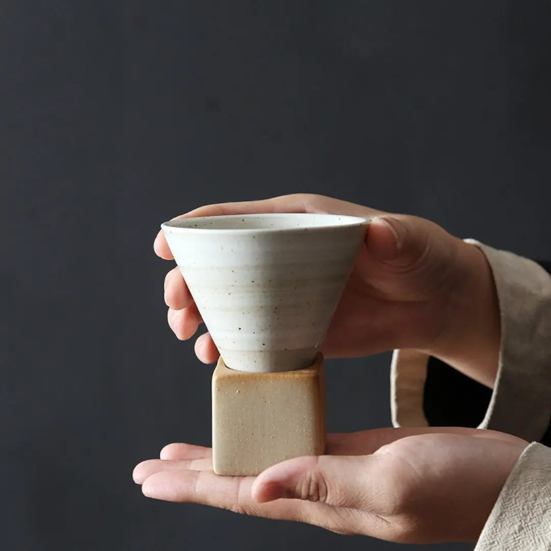 Handgefertigte kegelförmige Espressotasse