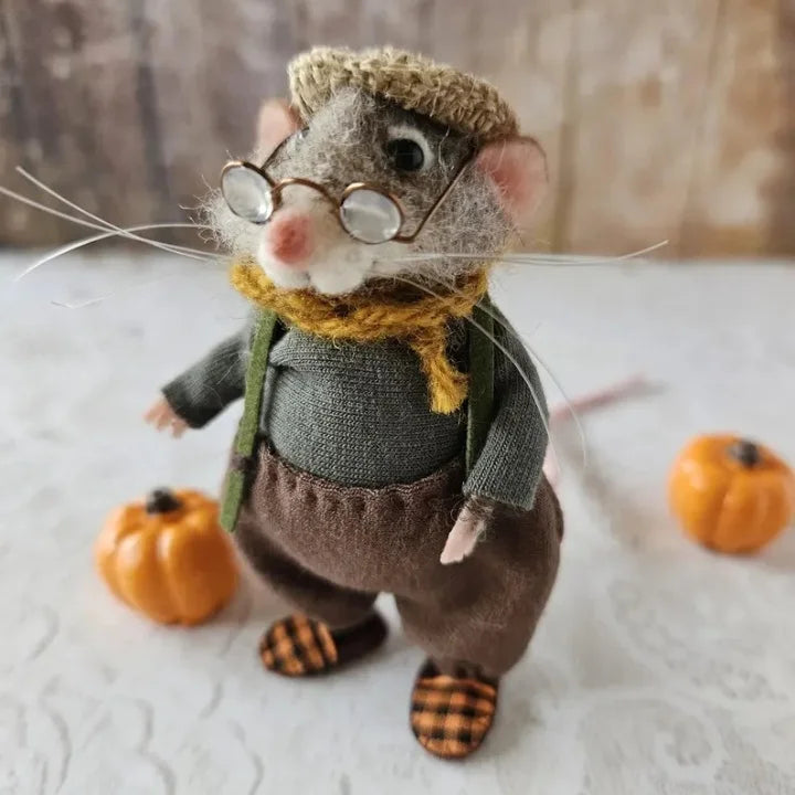 Handgefertigte, nadelgefilzte Maus