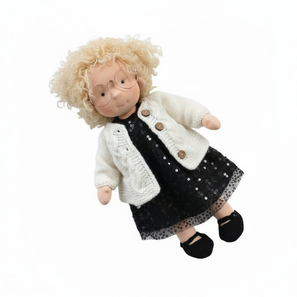 Handgefertigte Waldorf-Puppe aus Baumwolle für kreatives Spielen