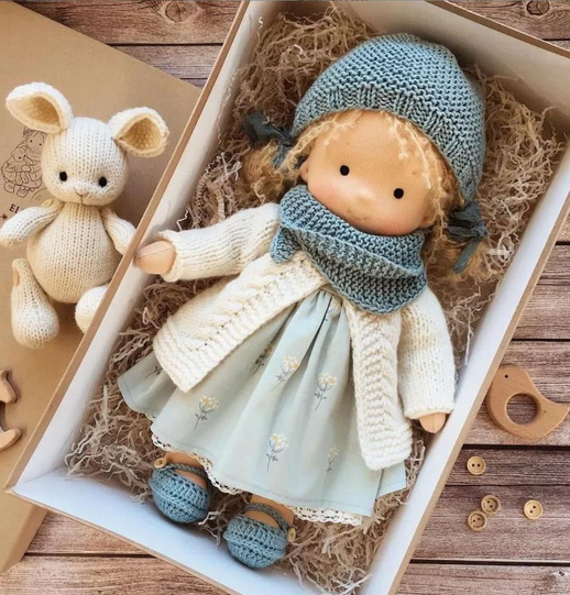 Handgefertigte Waldorf-Stoffpuppe aus weichem Stoff – Kreatives Spielzeug für Kinder