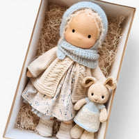 Handgemachte pädagogische Puppe