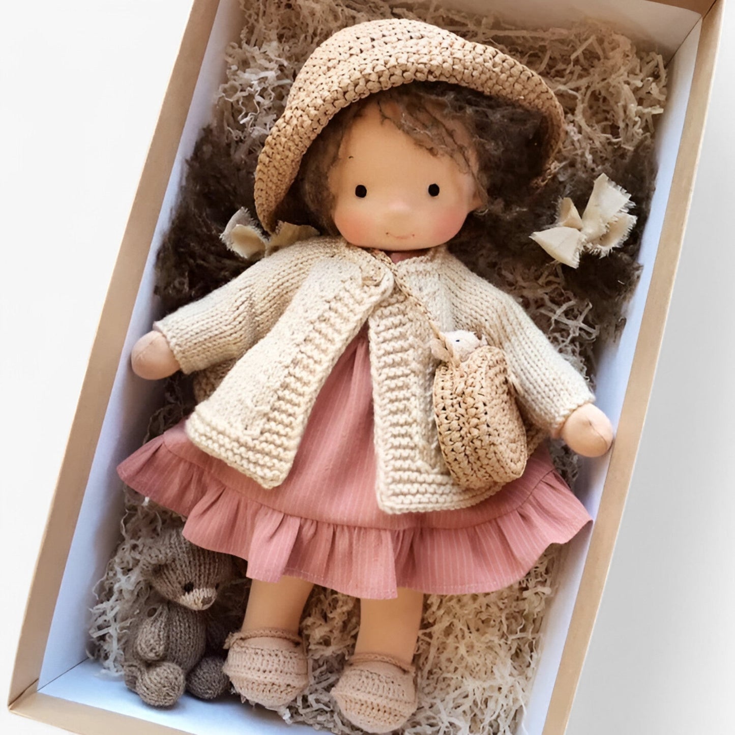 Handgemachte pädagogische Puppe