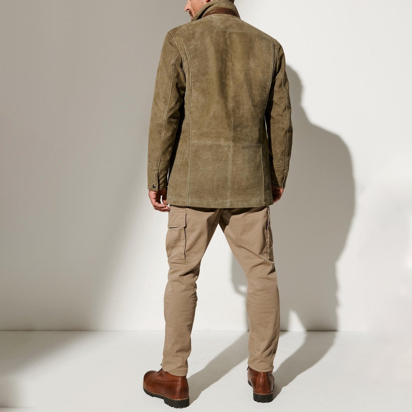 Herren-Blazer im Vintage-Stil – Mantel in Wildlederoptik mit Kontrastkragen und Reißverschluss