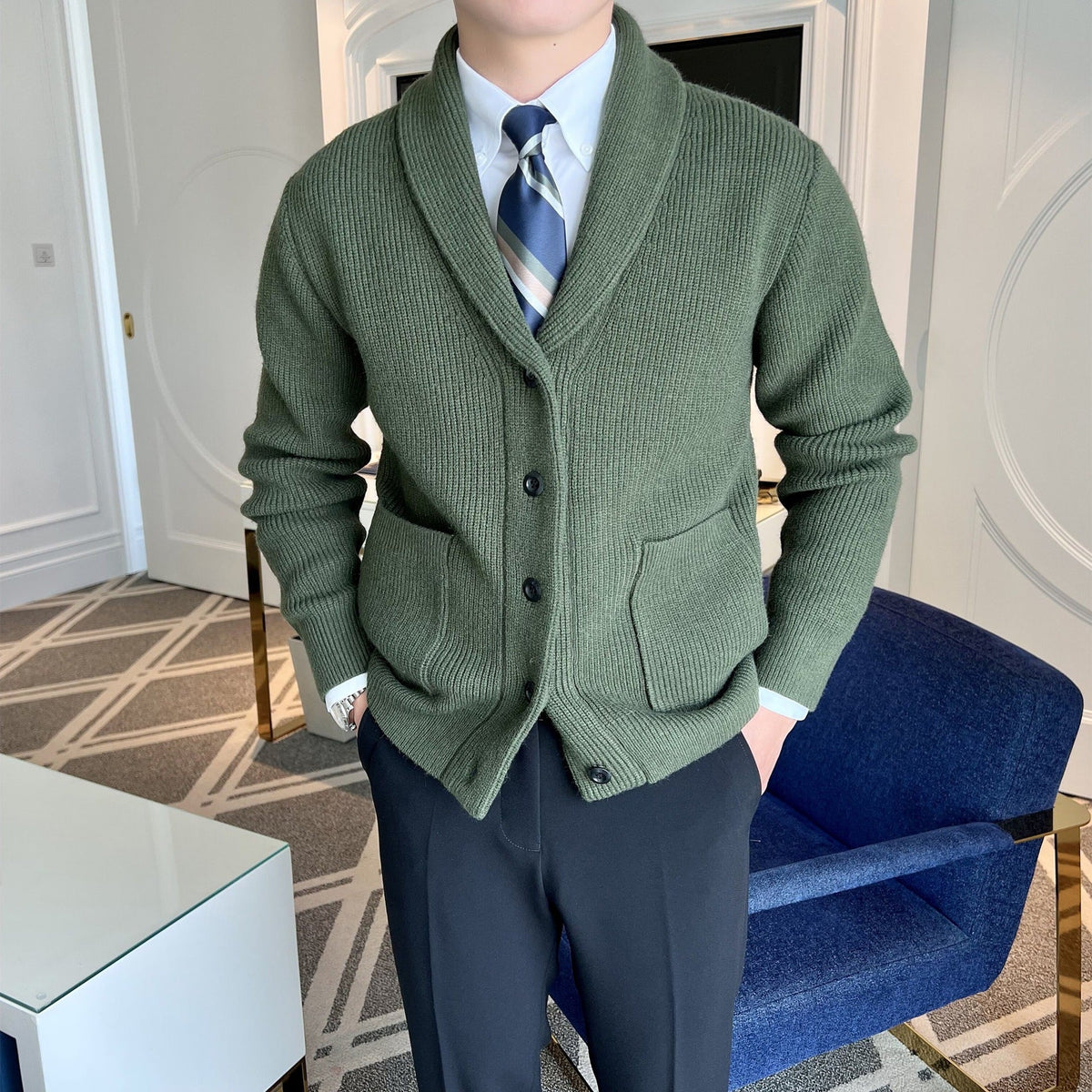 Herren-Strickjacke mit Schalkragen