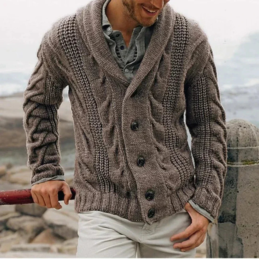 Herren-Strickjacke mit Schalkragen und Zopfmuster