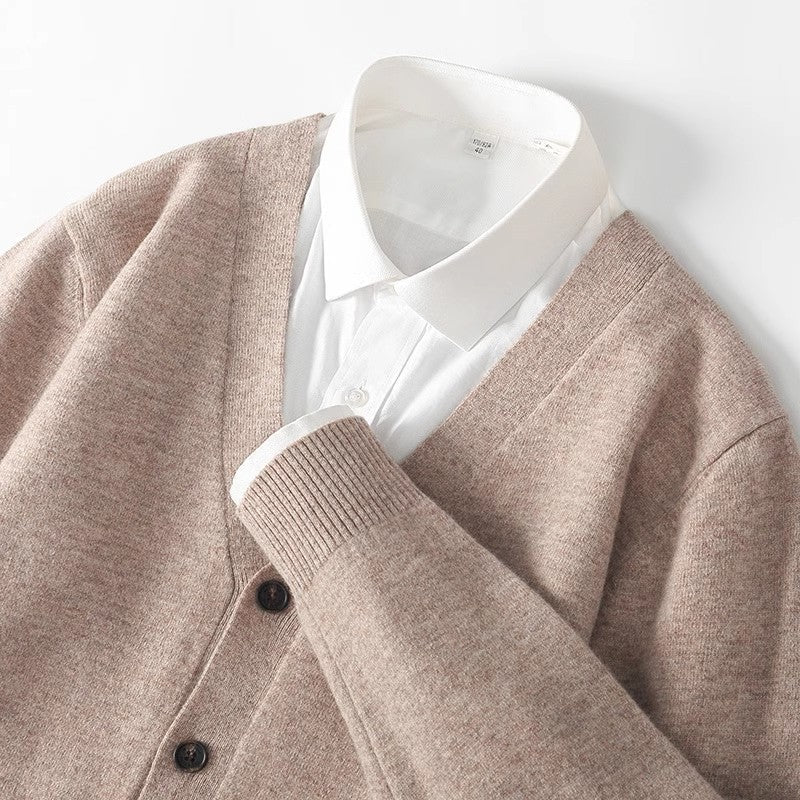 Herren-Strickjacke mit V-Ausschnitt und Knopfleiste