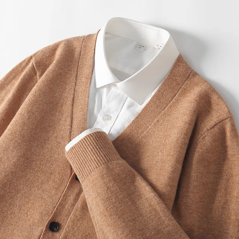 Herren-Strickjacke mit V-Ausschnitt und Knopfleiste