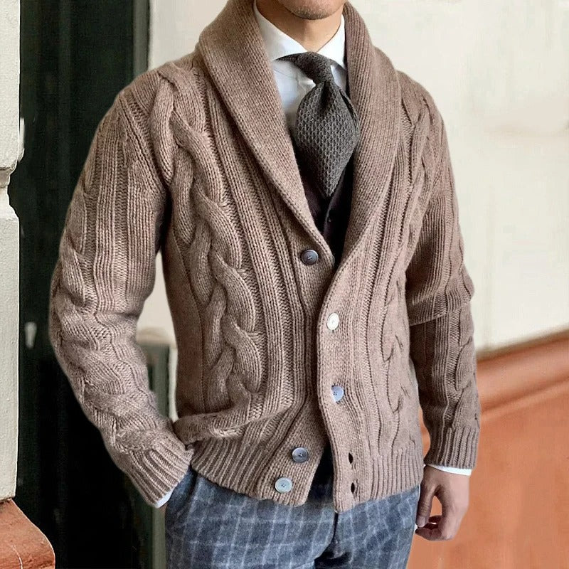 Herren-Strickpullover mit Schalkragen und Zopfmuster