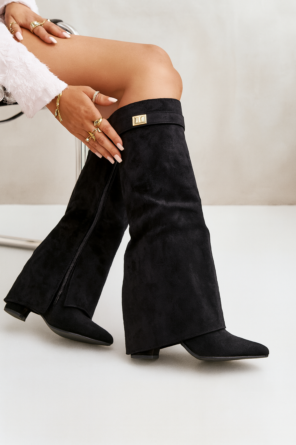 Hohe Damenstiefel aus Premium-Leder mit Blockabsatz