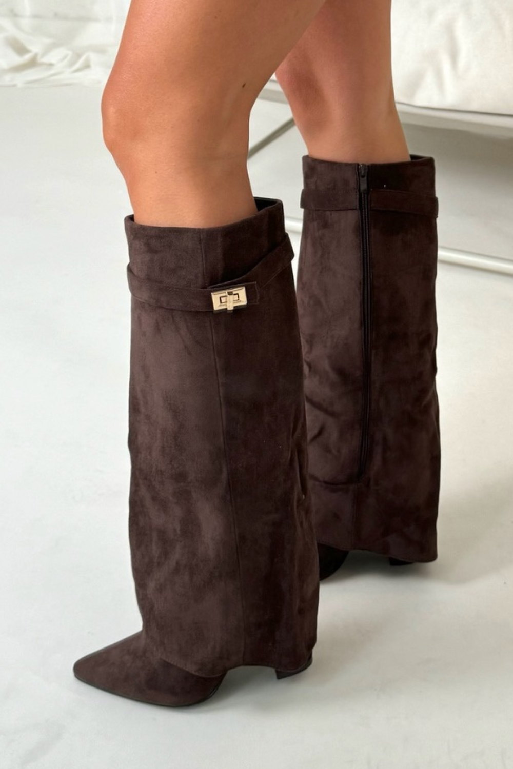 Hohe Damenstiefel aus Premium-Leder mit Blockabsatz