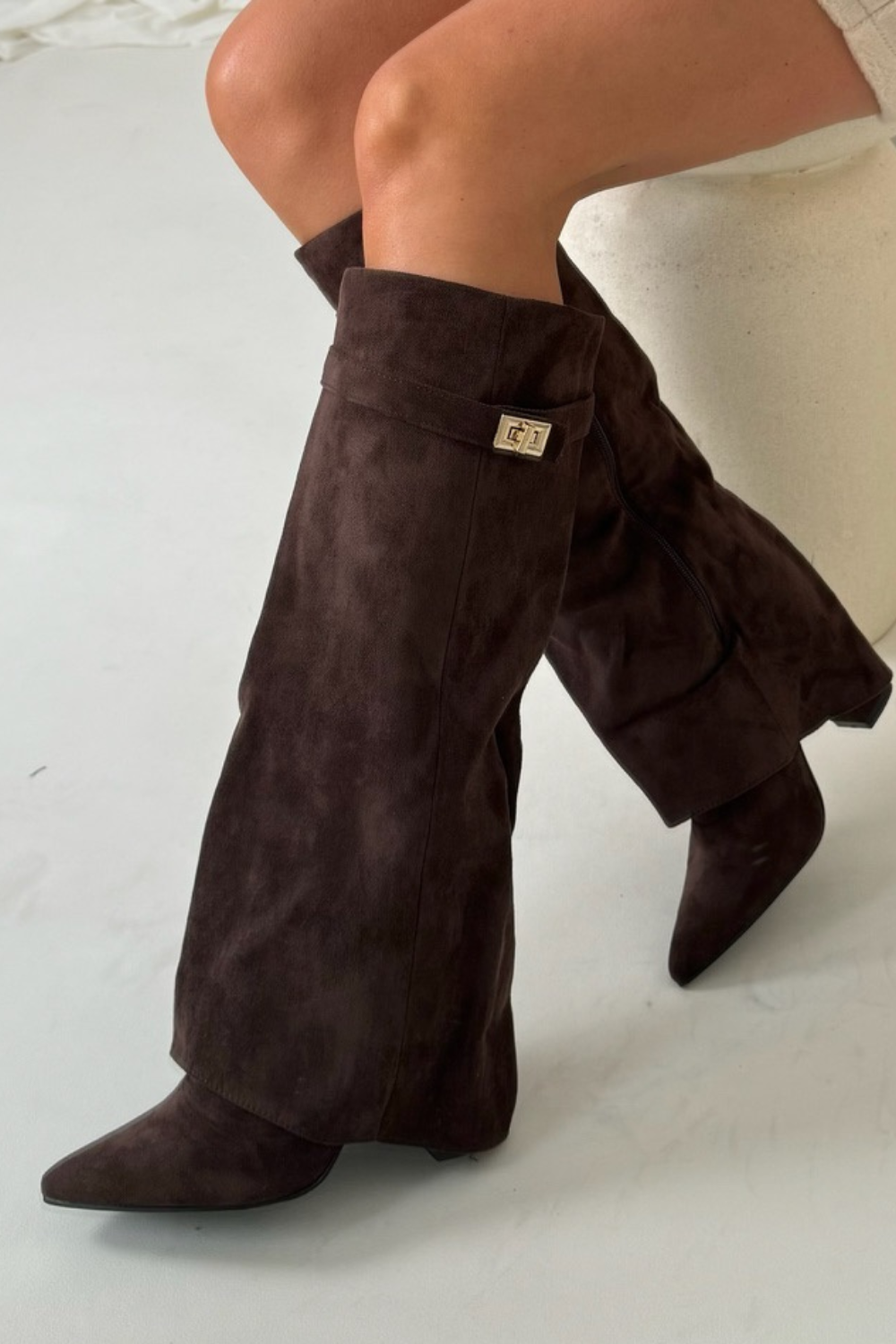 Hohe Damenstiefel aus Premium-Leder mit Blockabsatz