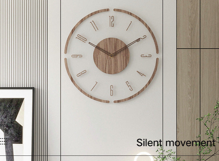 Holzwanduhr im skandinavischen Stil