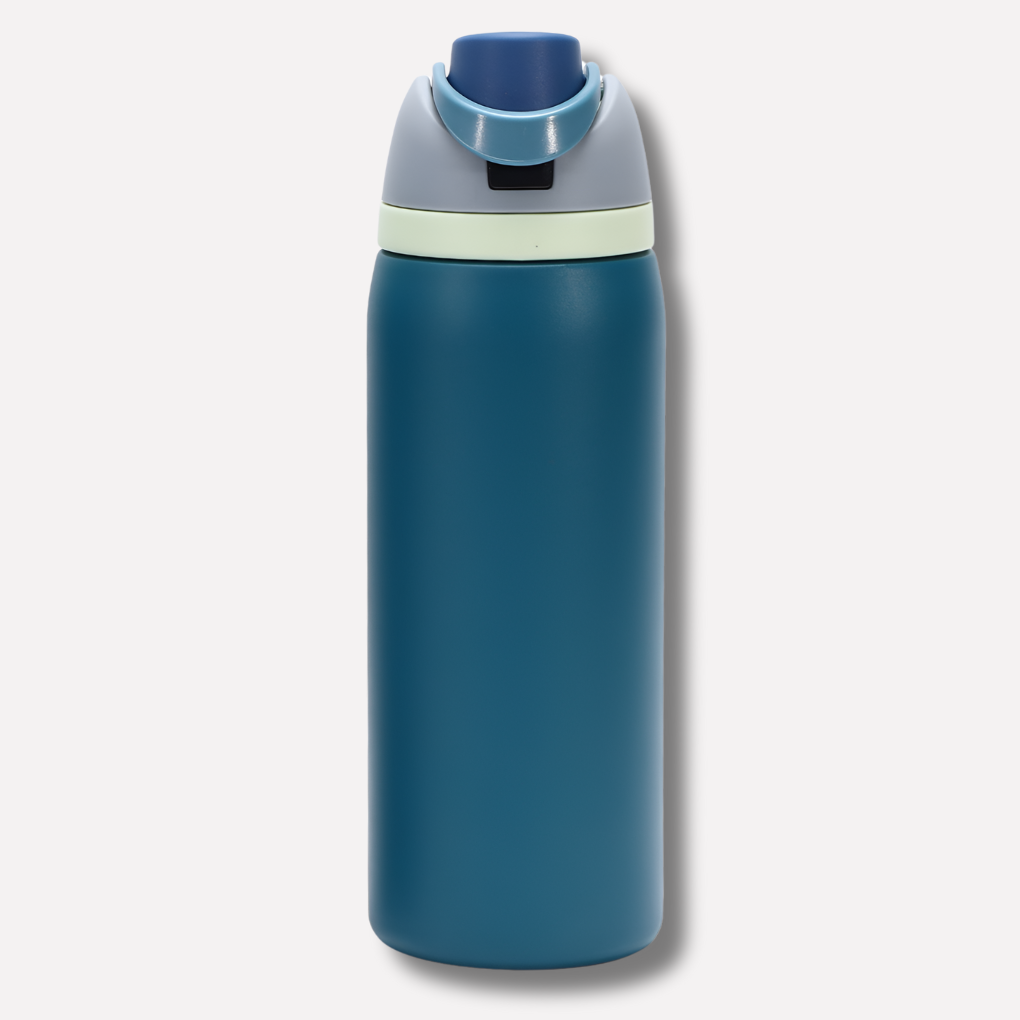 Isolierte Wasserflasche mit integriertem Strohhalm