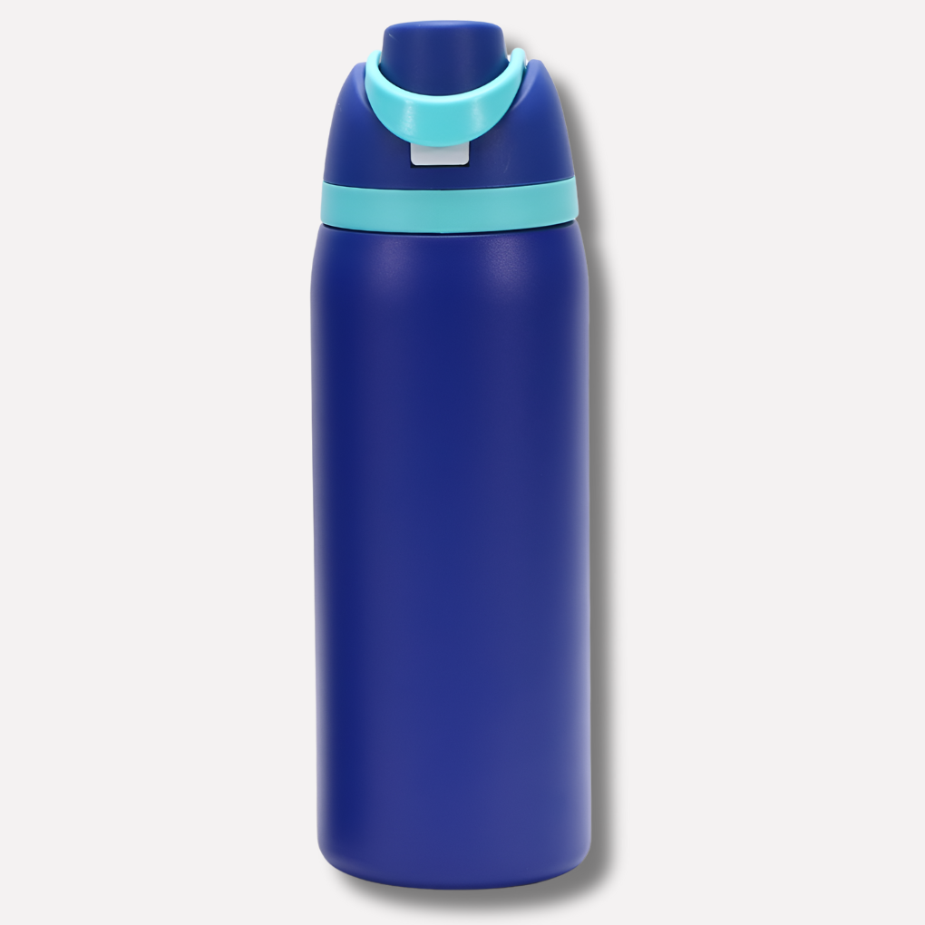Isolierte Wasserflasche mit integriertem Strohhalm