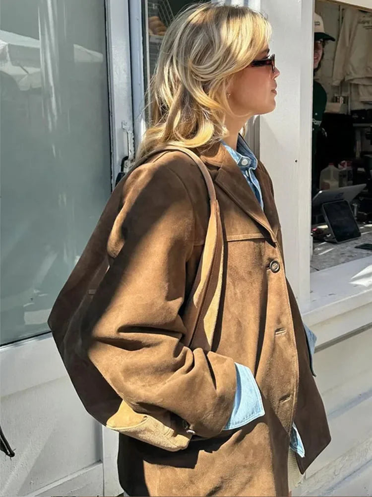 Klassische Damen-Jacke mit Knöpfen, Kragen und Langarm