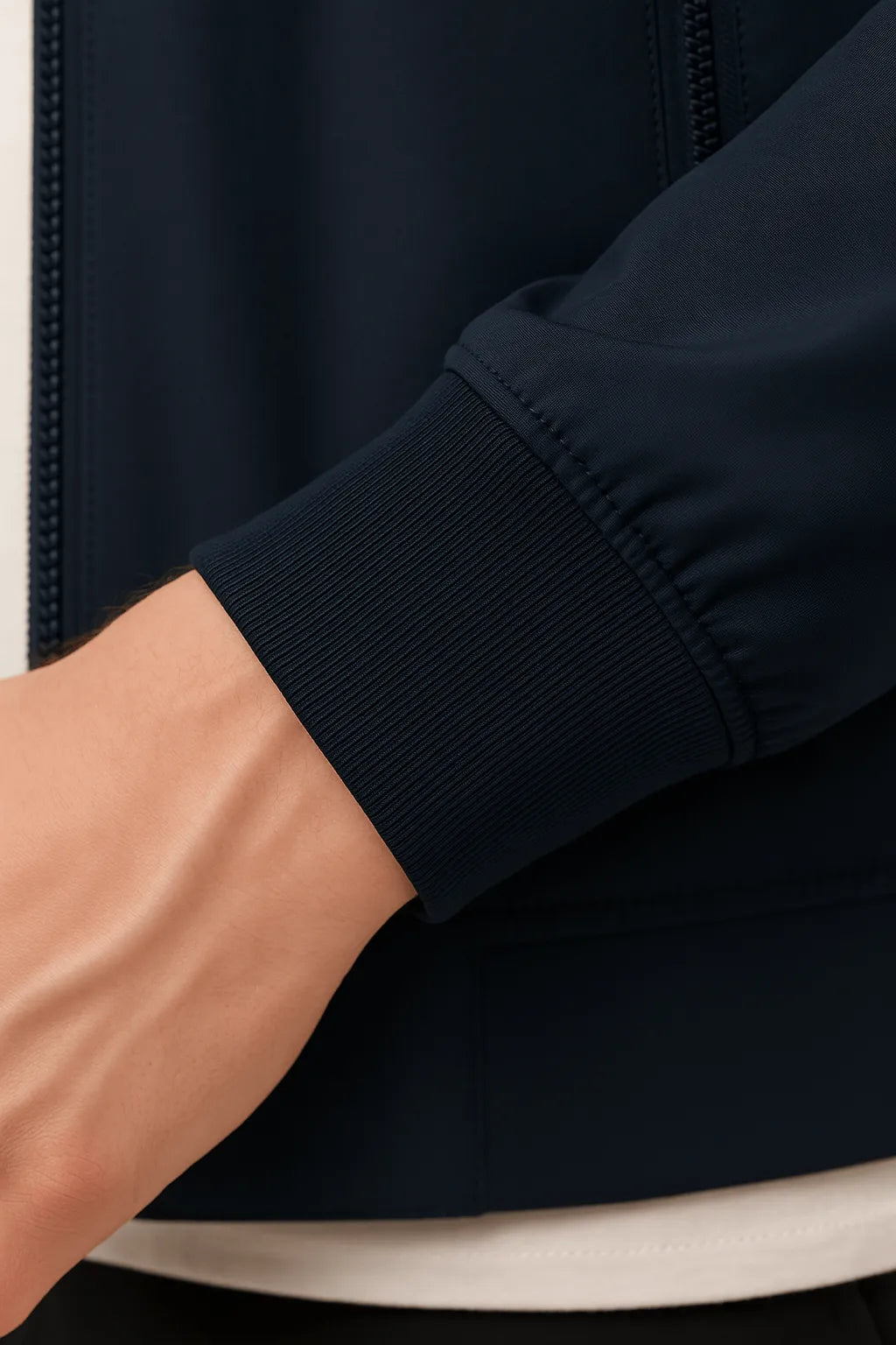 Klassische dunkelblaue Herren-Bomberjacke mit Reißverschluss – Leichte Übergangsjacke aus strapazierfähigem Polyester mit Taschen und Rippbündchen