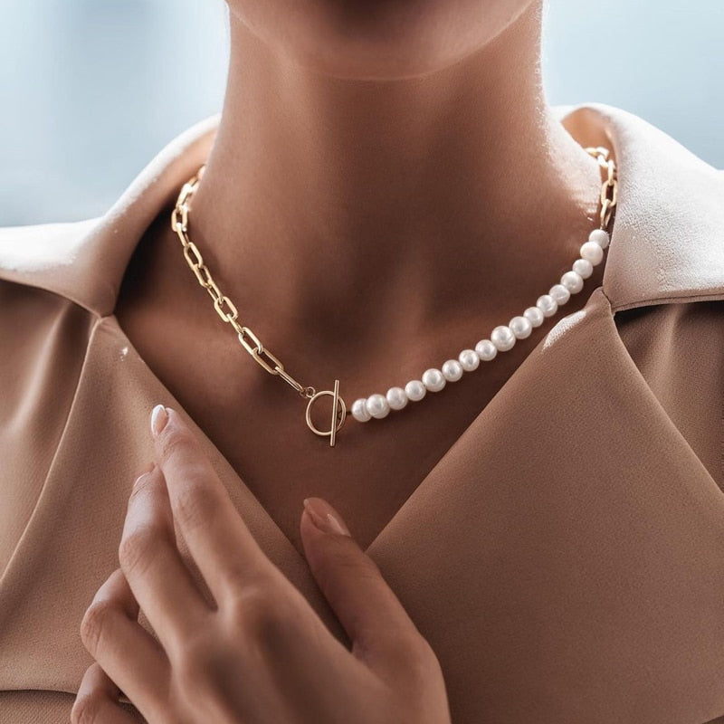 Klassische Perlenkette mit luxuriösem Akzent