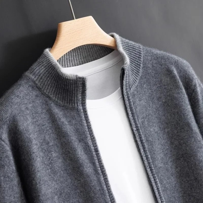 Klassische Wollstrickjacke für Herren