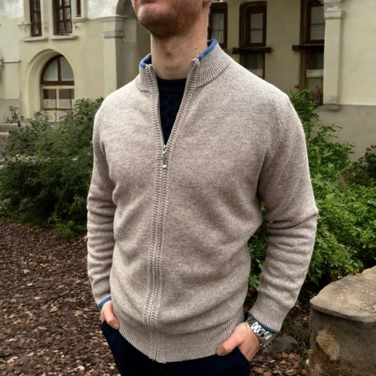 Klassische Wollstrickjacke für Herren